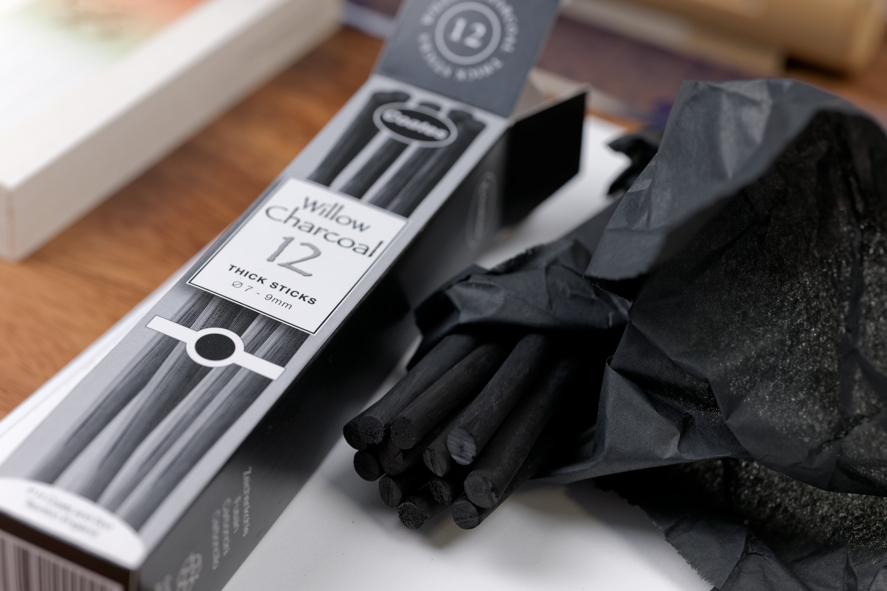 Willow Charcoal, 12 Thick Sticks (⌀7-9 mm)