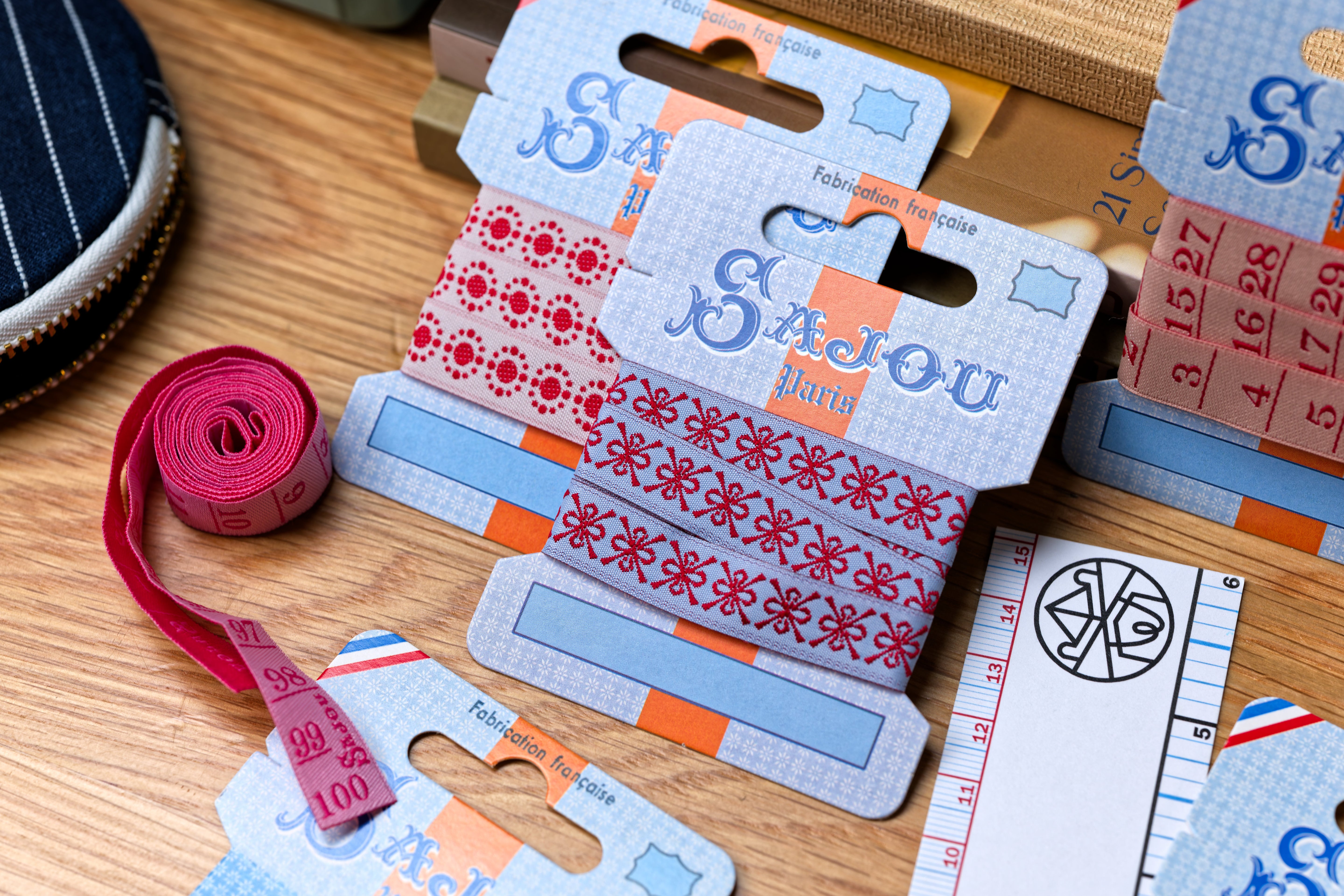 Saint-Étienne Woven Ribbon, Red Ball