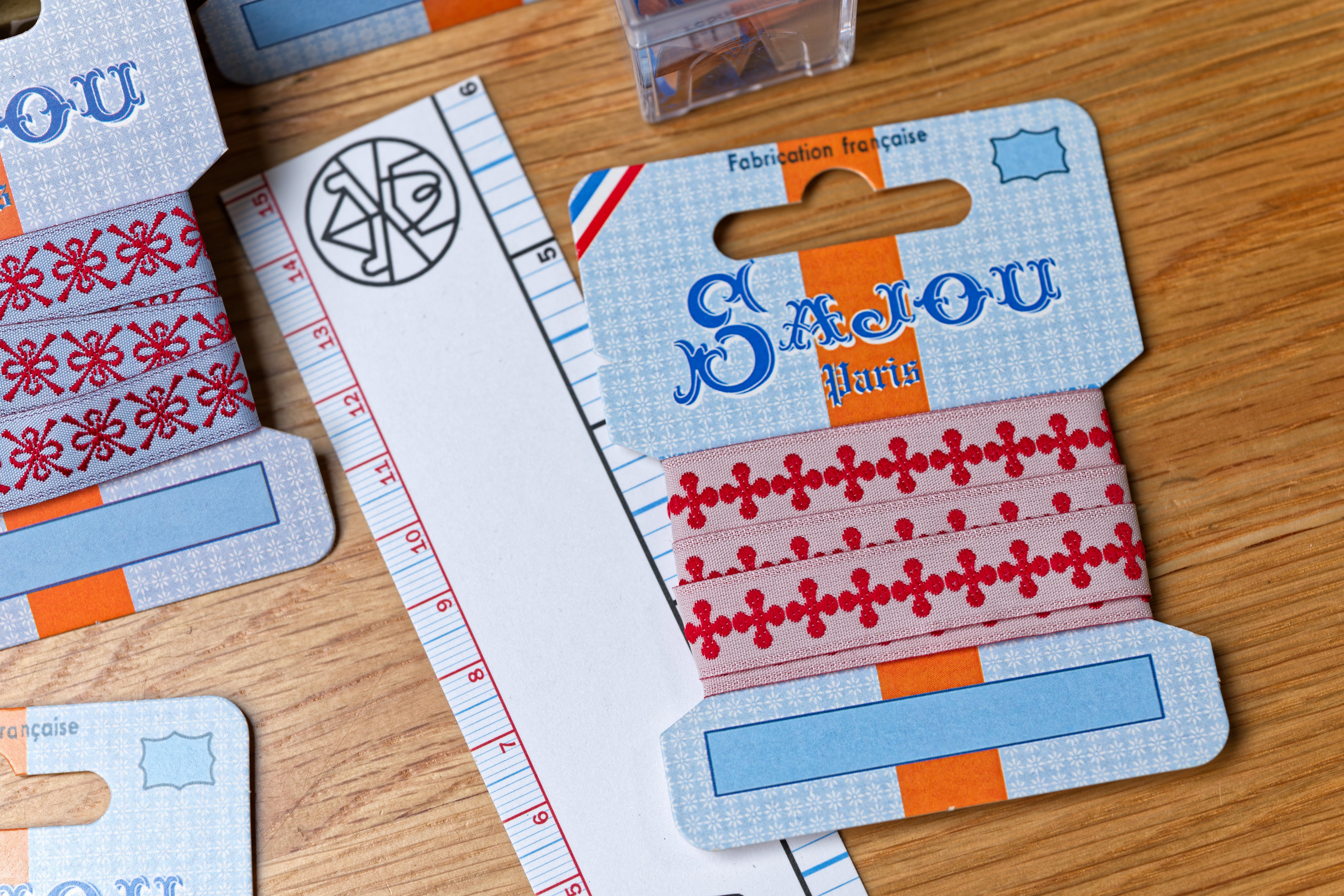 Saint-Étienne Woven Ribbon, Red Ball