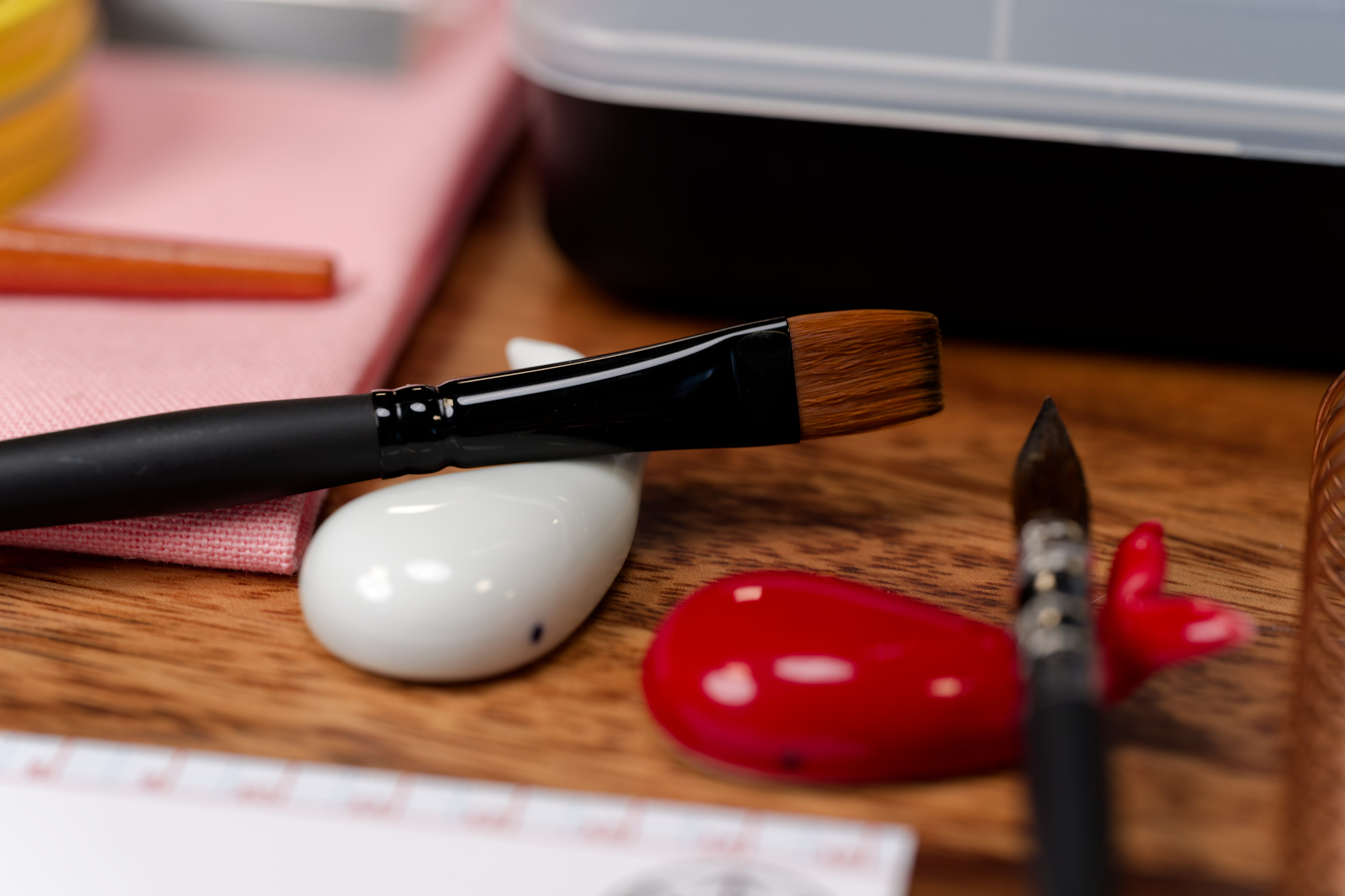 Porcelain Whale Brush Rest, White