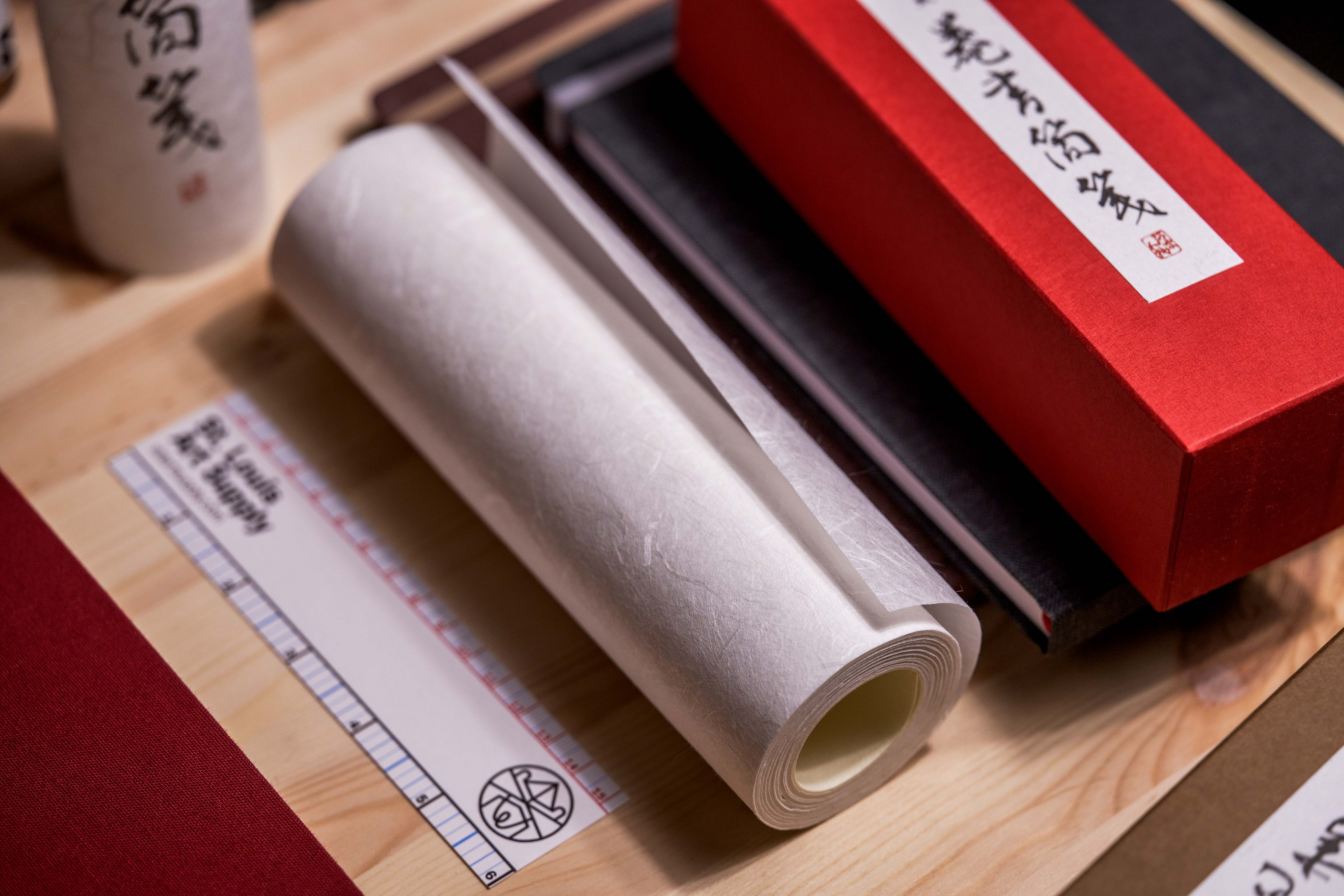 Boxed Washi Paper Scroll, Unryu (Textured)