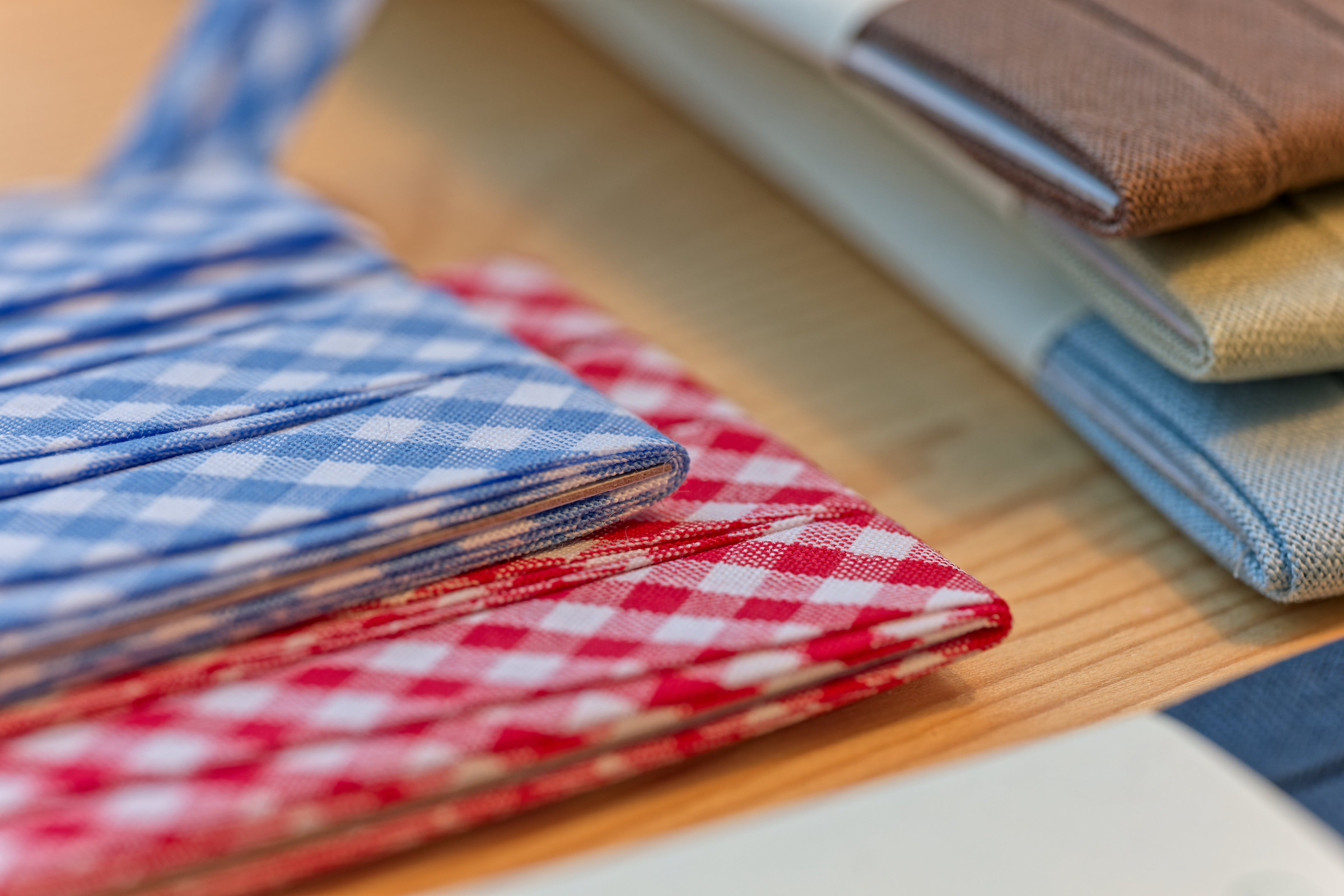 Single-Fold Bias Tape, Red Gingham