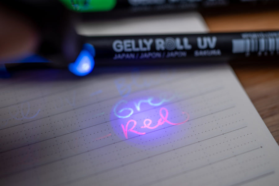 Gelly Roll UV, Set of 3 with Mini UV Light