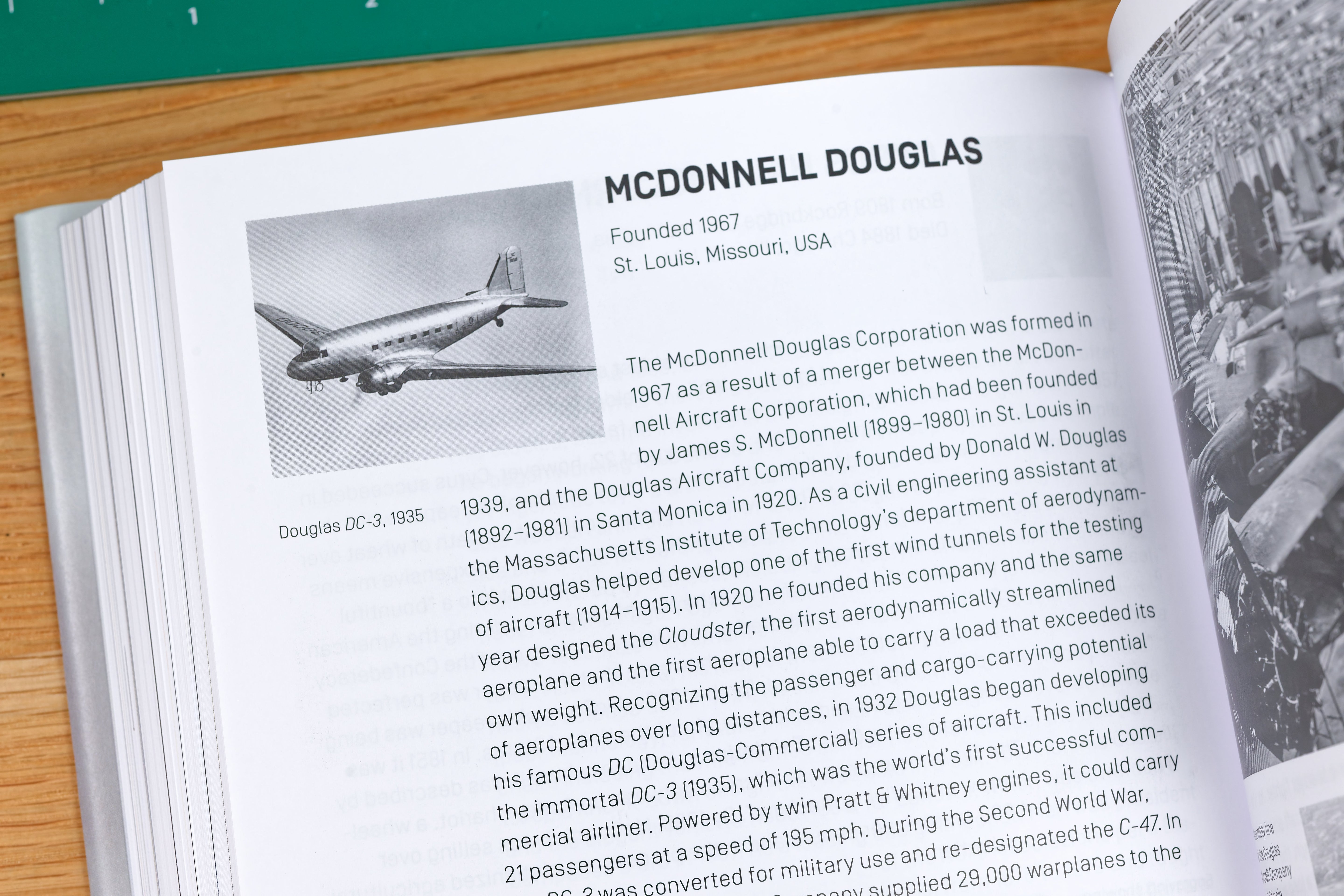 Industrial Design A-Z (Bibliotheca Universalis)