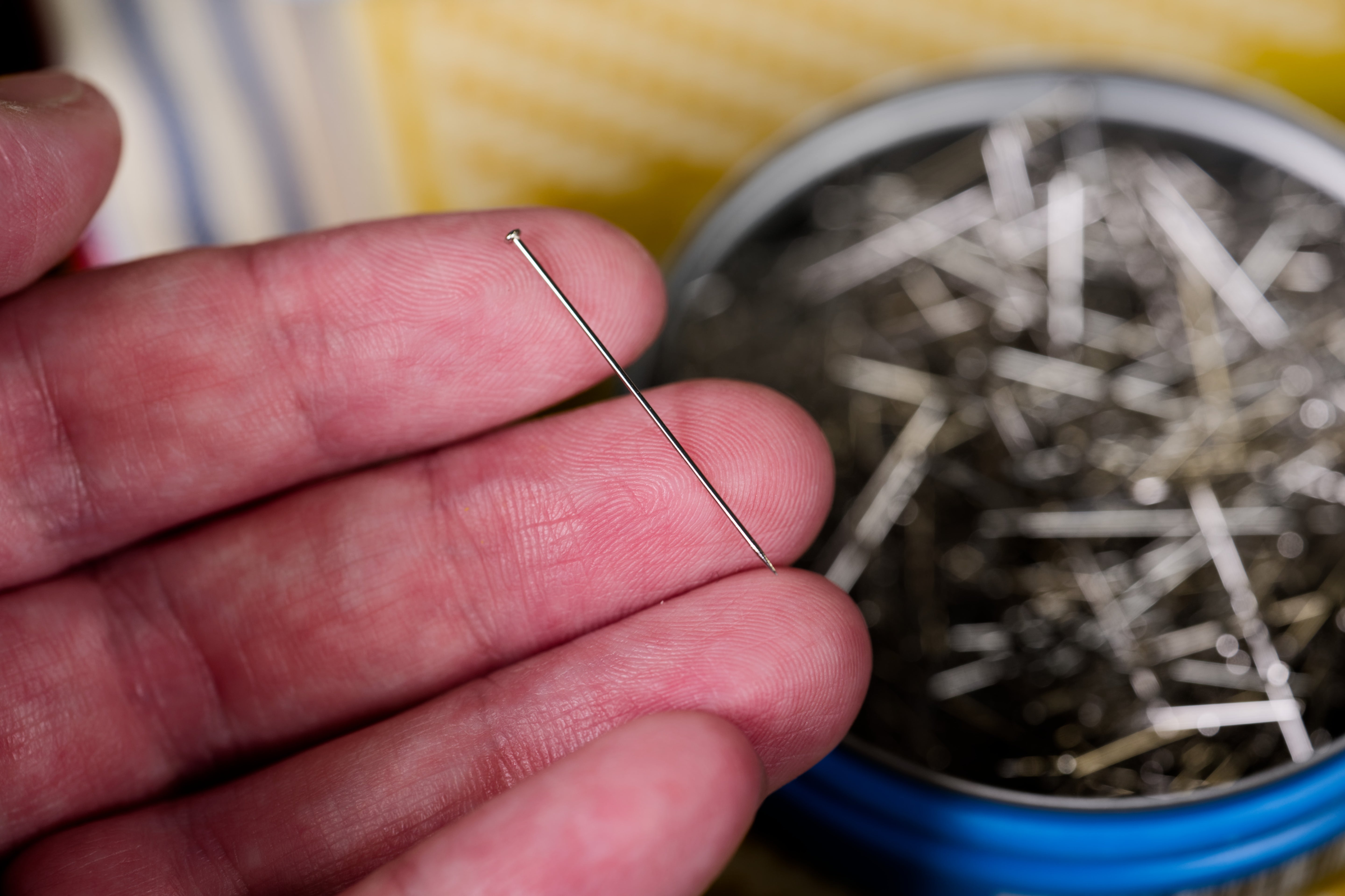 Iris Extra Fine Swiss Pins, Tin of 500