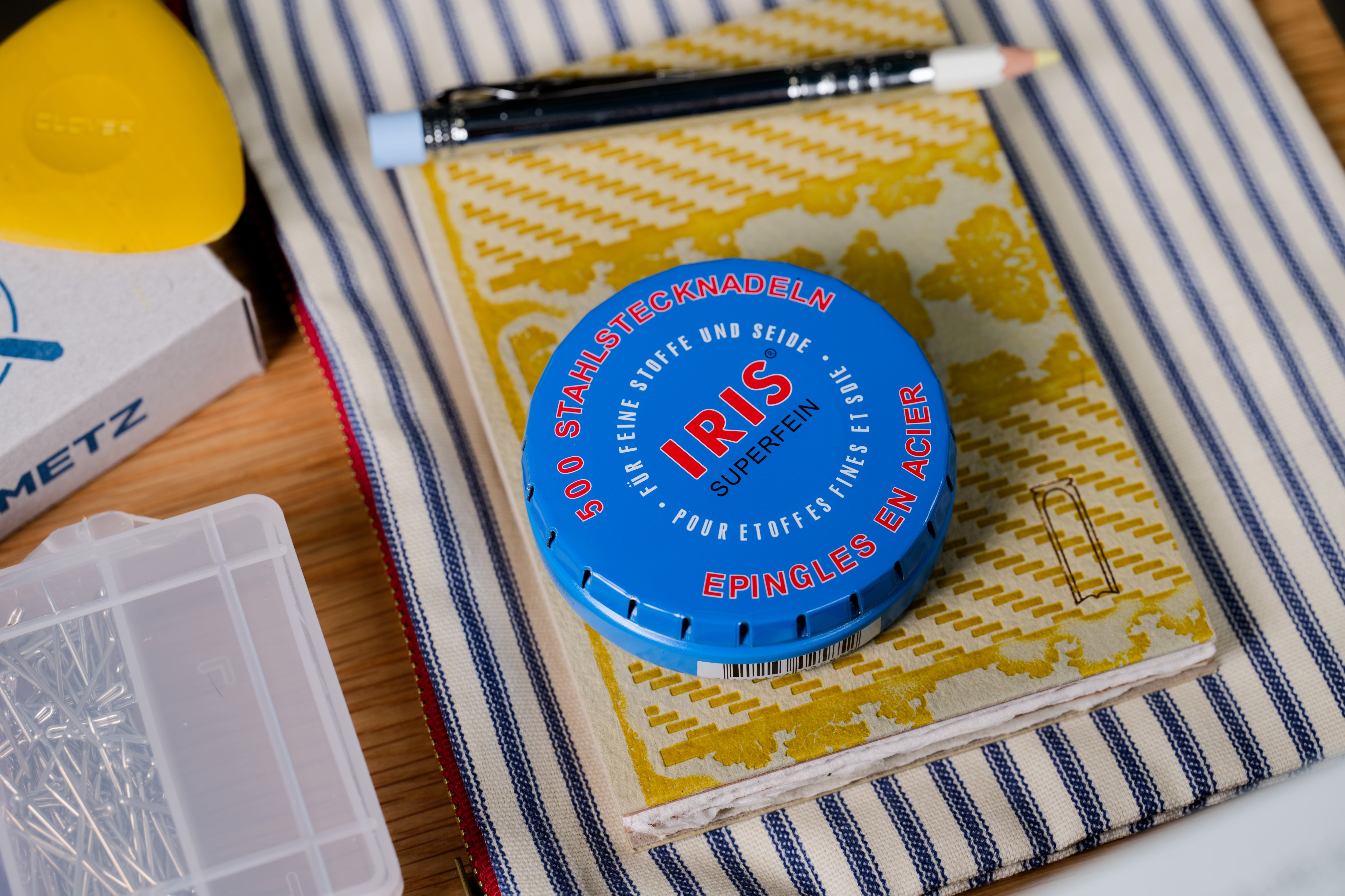 Iris Extra Fine Swiss Pins, Tin of 500