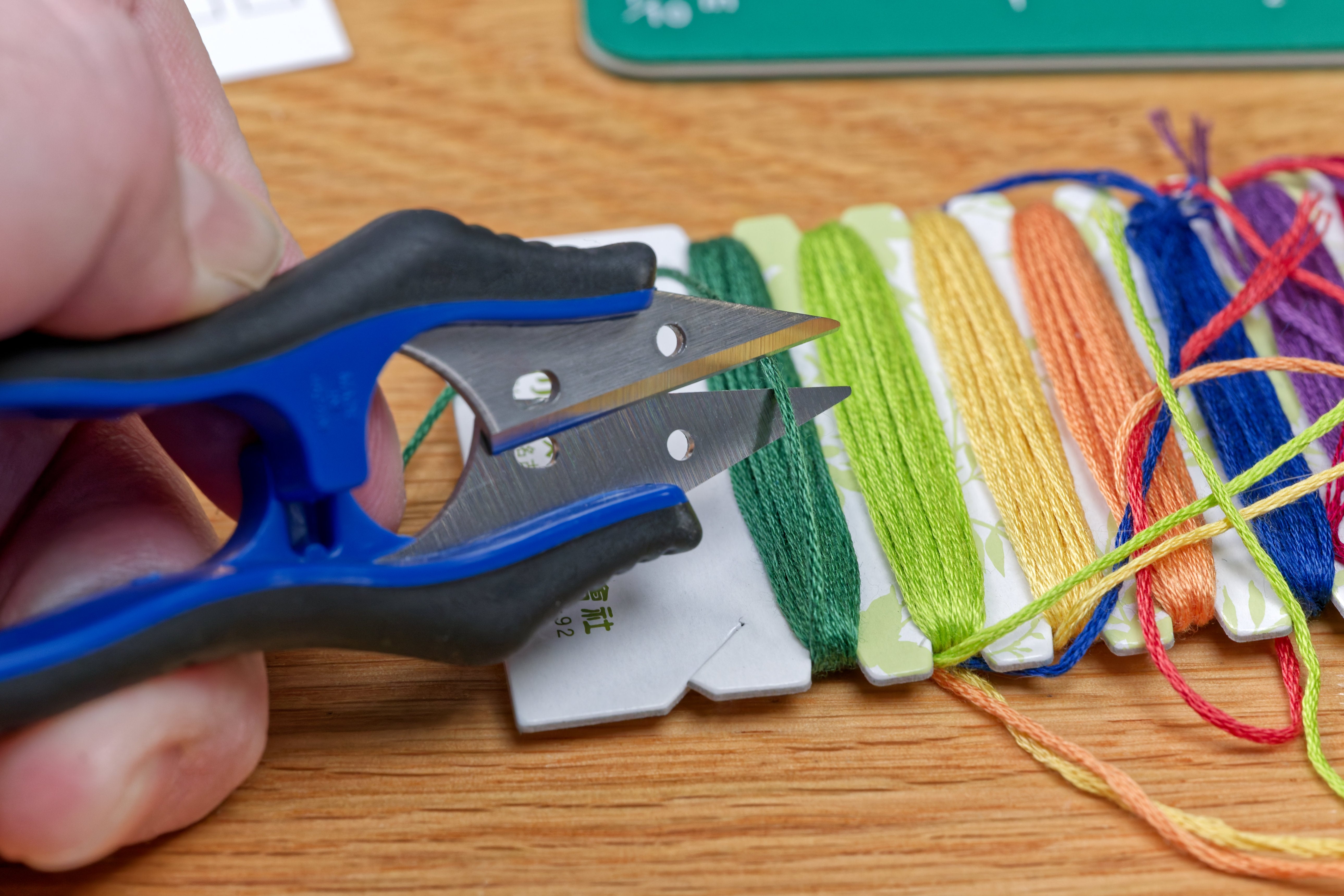 N125 Ergonomic Thread Snips