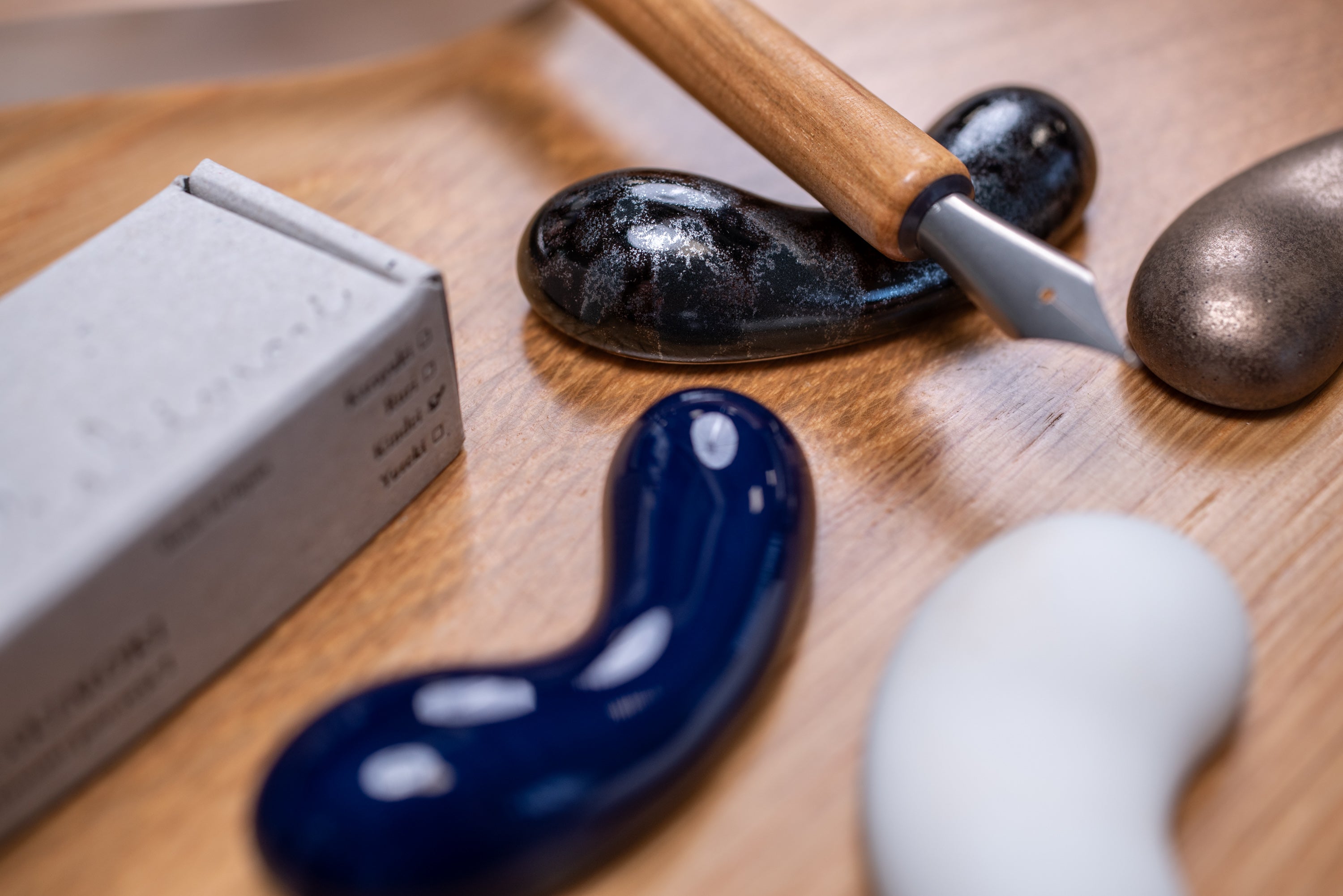 Hasami Pen Rest, Yuteki (Reactive Black)