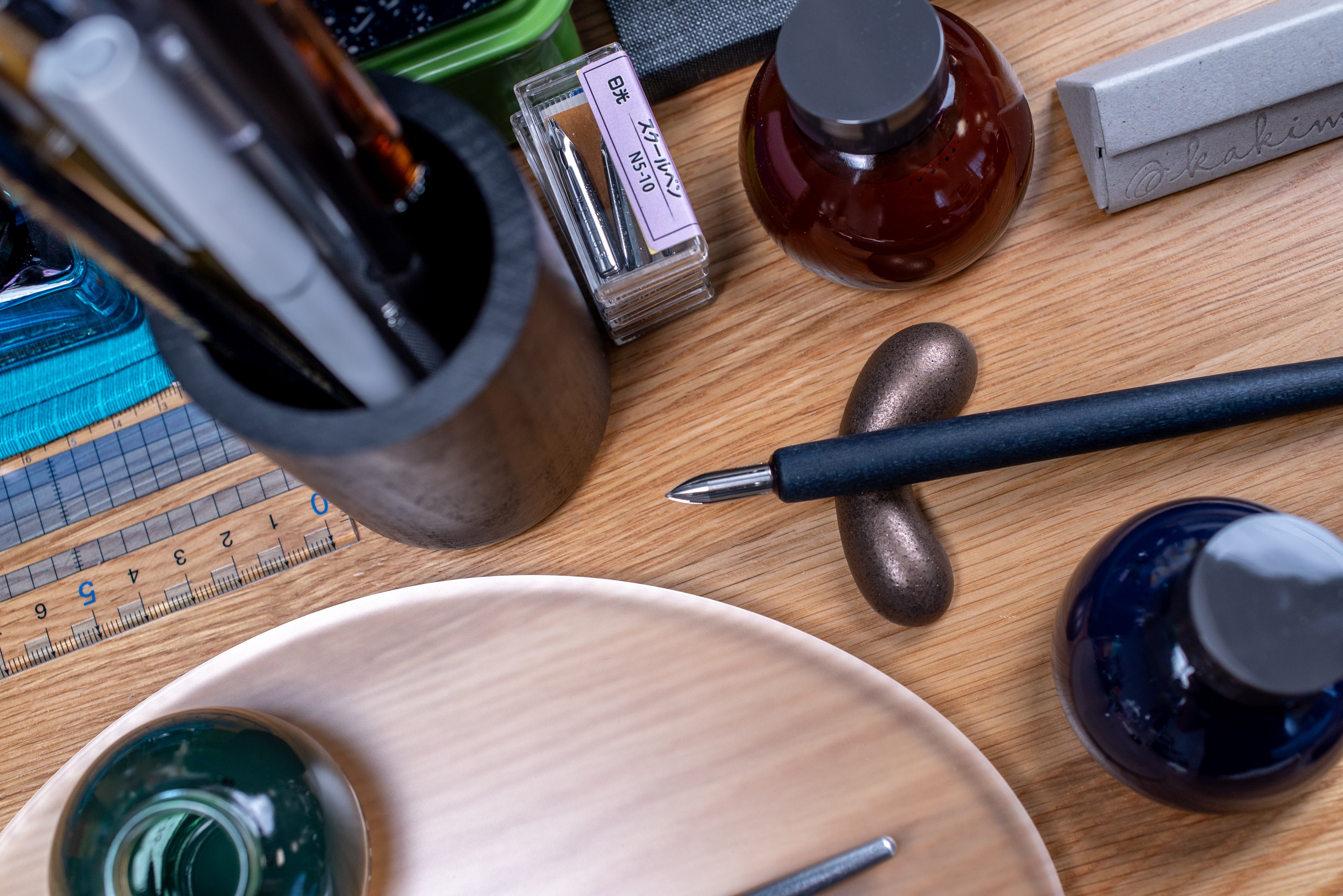 Hasami Pen Rest, Kindei (Reactive Gold)