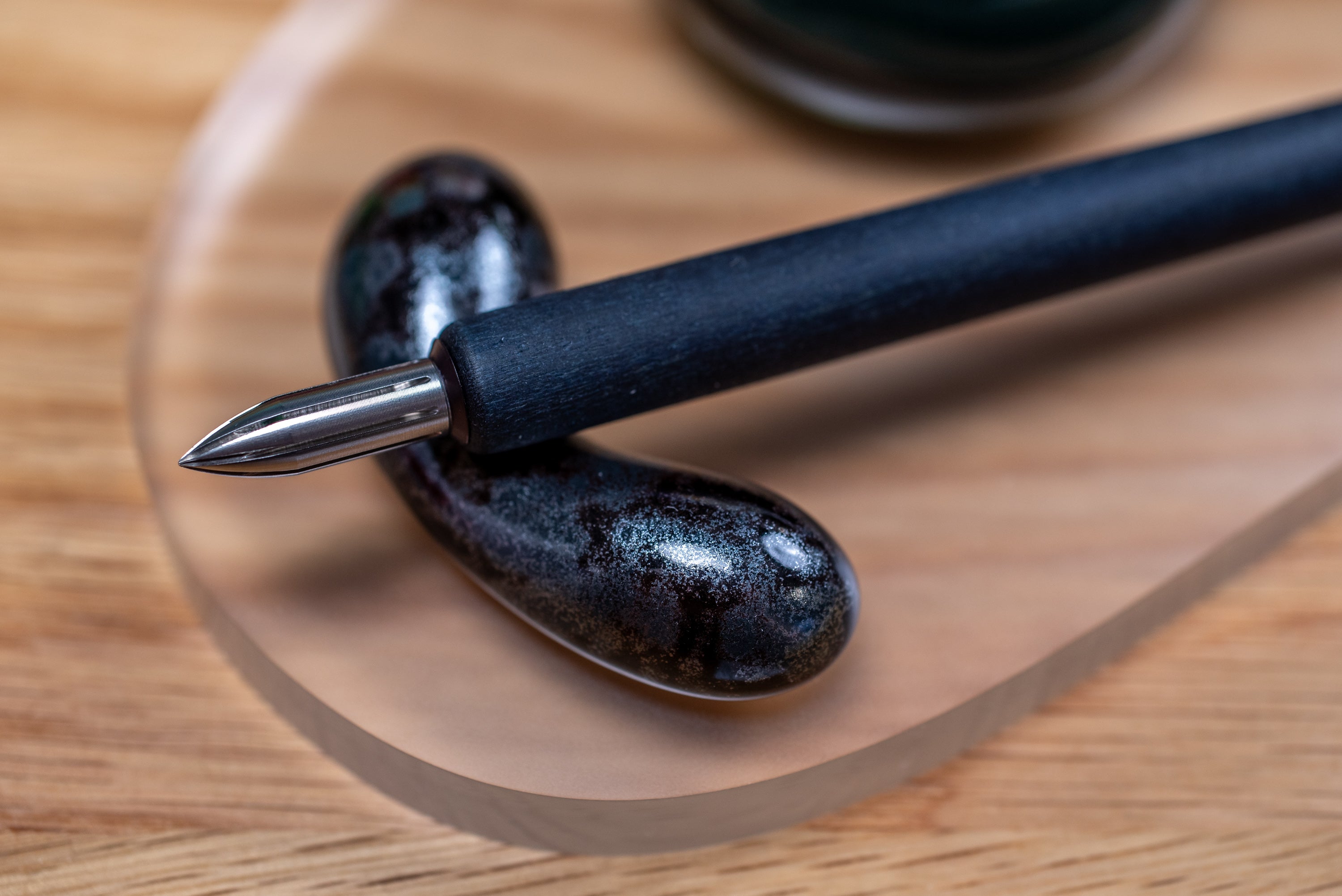 Hasami Pen Rest, Yuteki (Reactive Black)