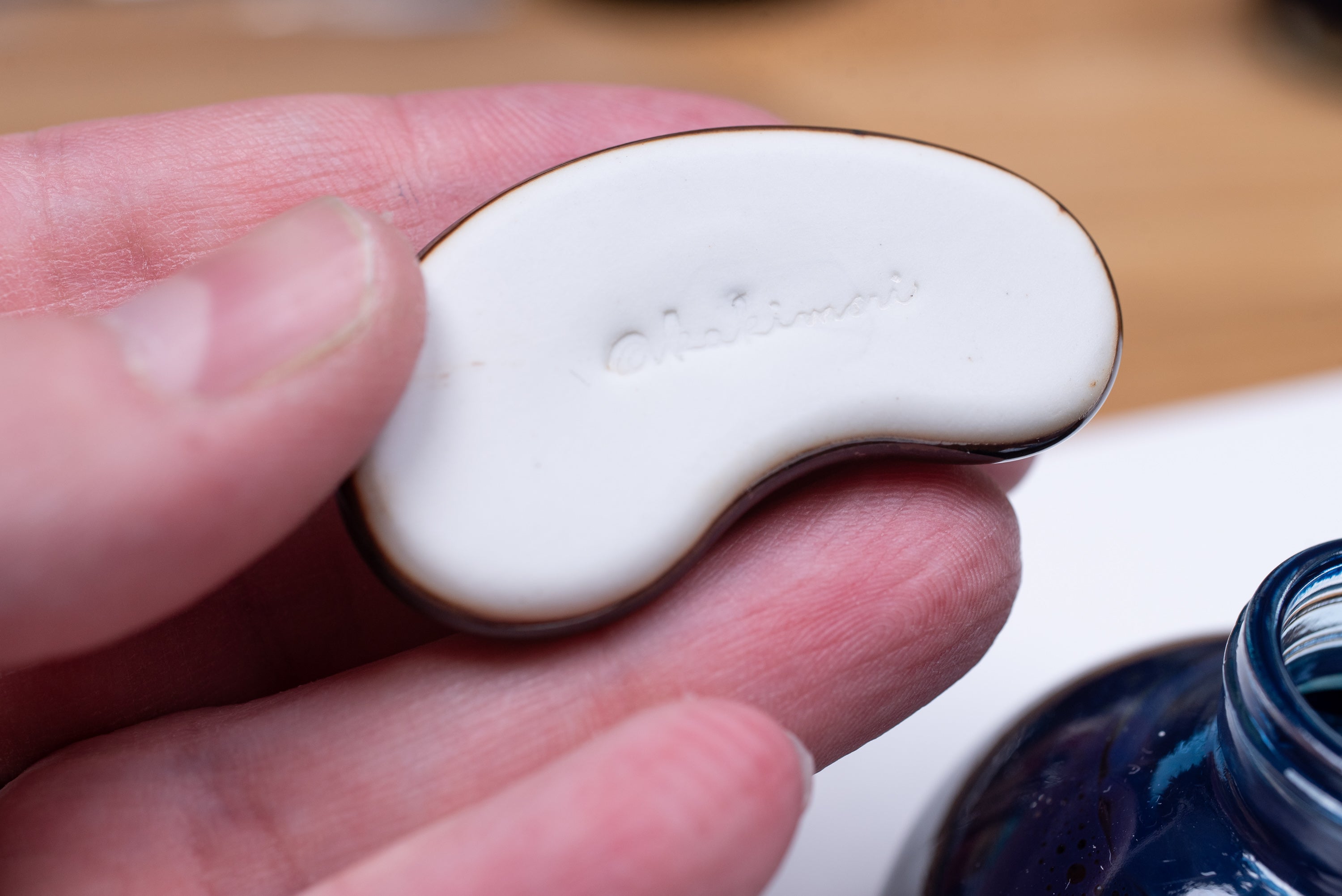 Hasami Pen Rest, Kindei (Reactive Gold)