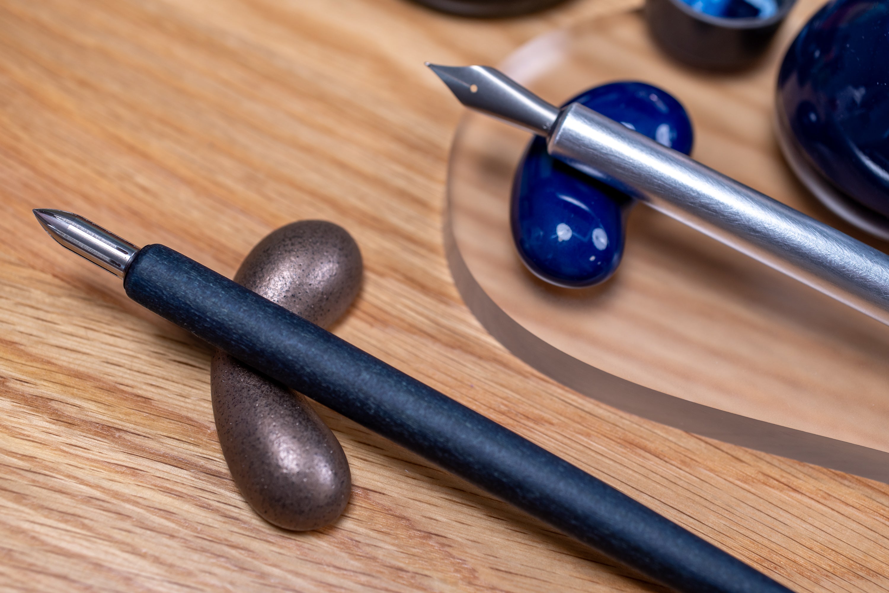 Hasami Pen Rest, Kindei (Reactive Gold)