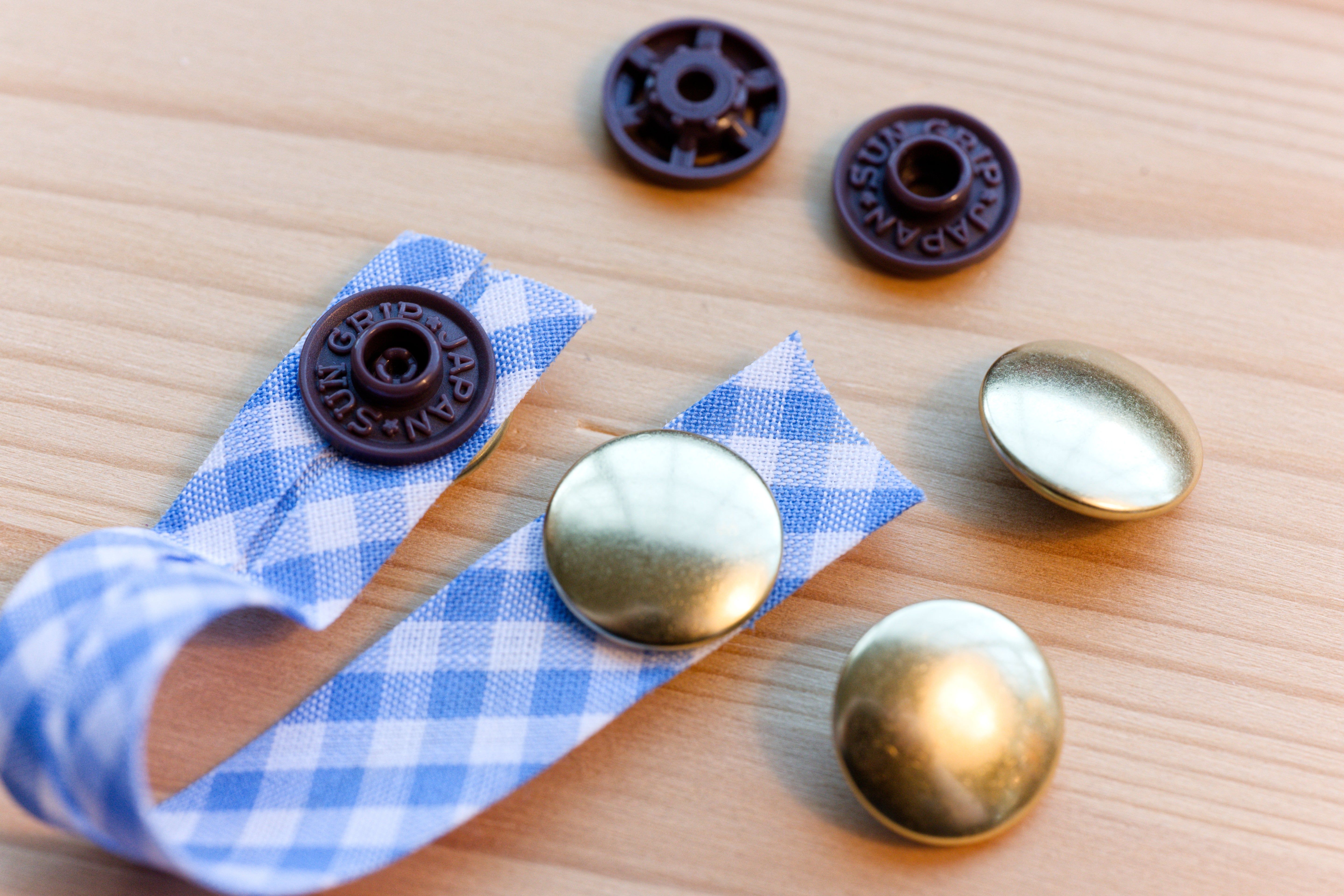 No-Sew Snaps, Two Pairs