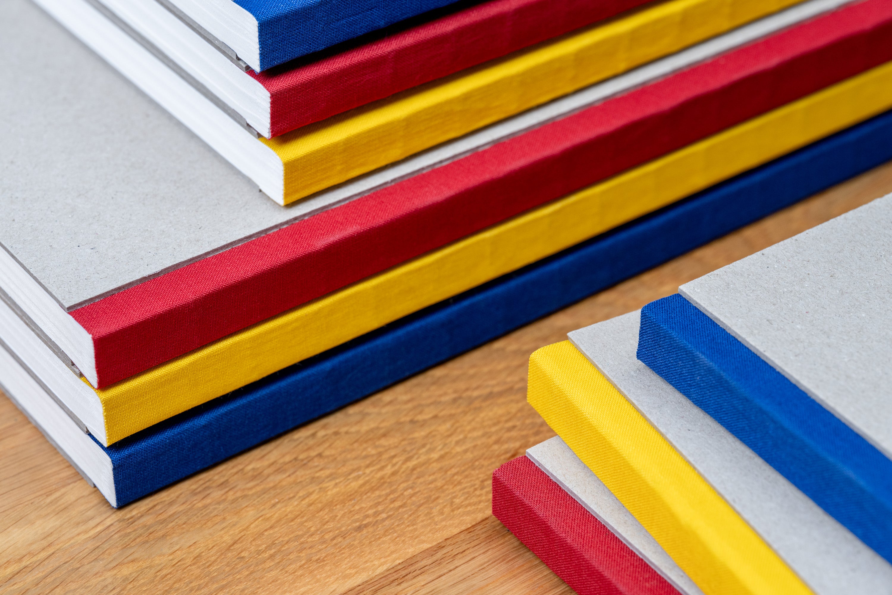 K&P Pasteboard Sketchbook, A5 Landscape, Red Spine