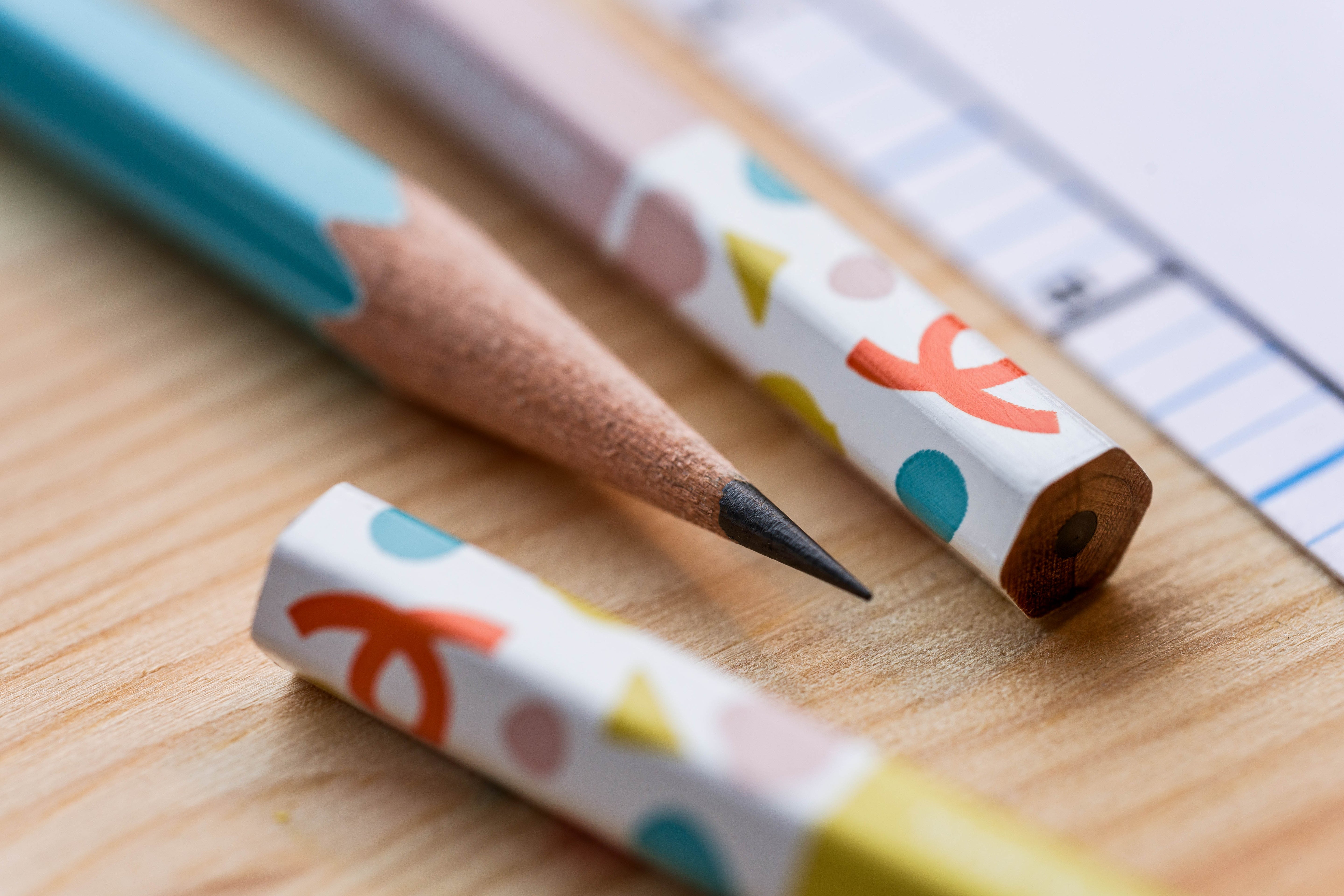 Uni Hittat! Pencils, 2B, Box of 12 (Spin!)