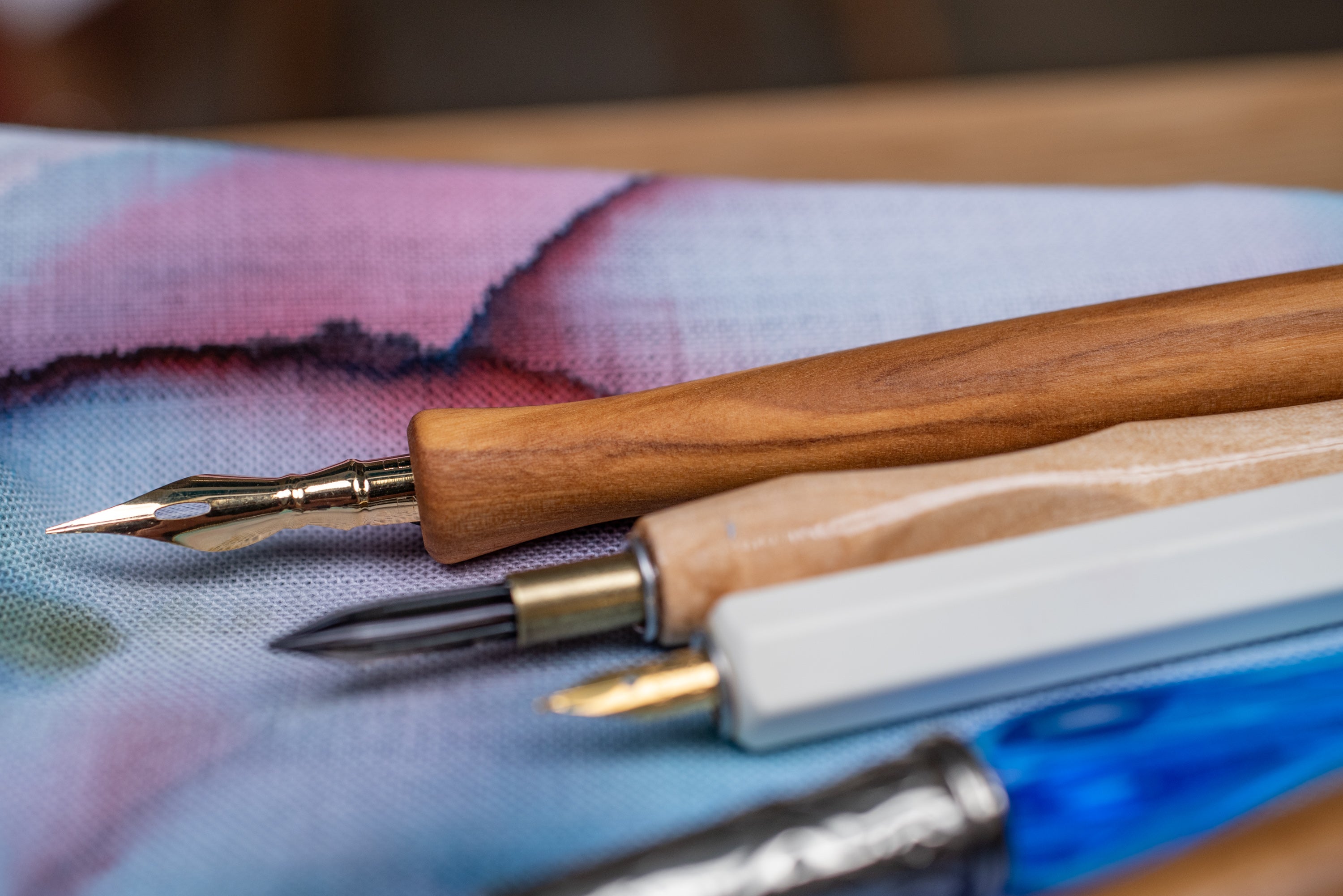 Curve Pen Holder, Aged Oak, with Leonardt #30 Nib