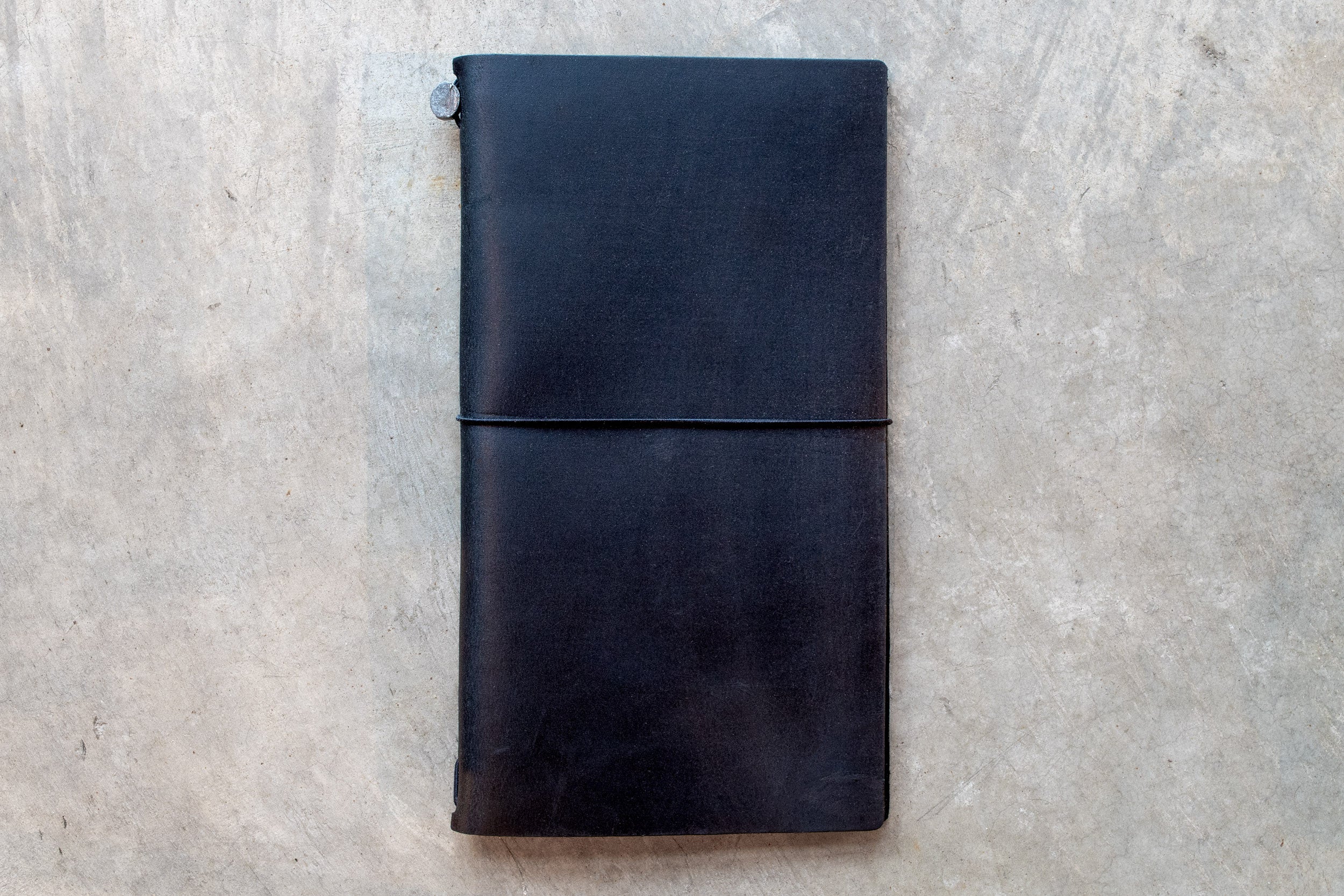 Traveler's Notebook Starter Set, Regular Size, Black - St. Louis Art Supply