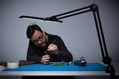 Lumi Professional Task Lamp