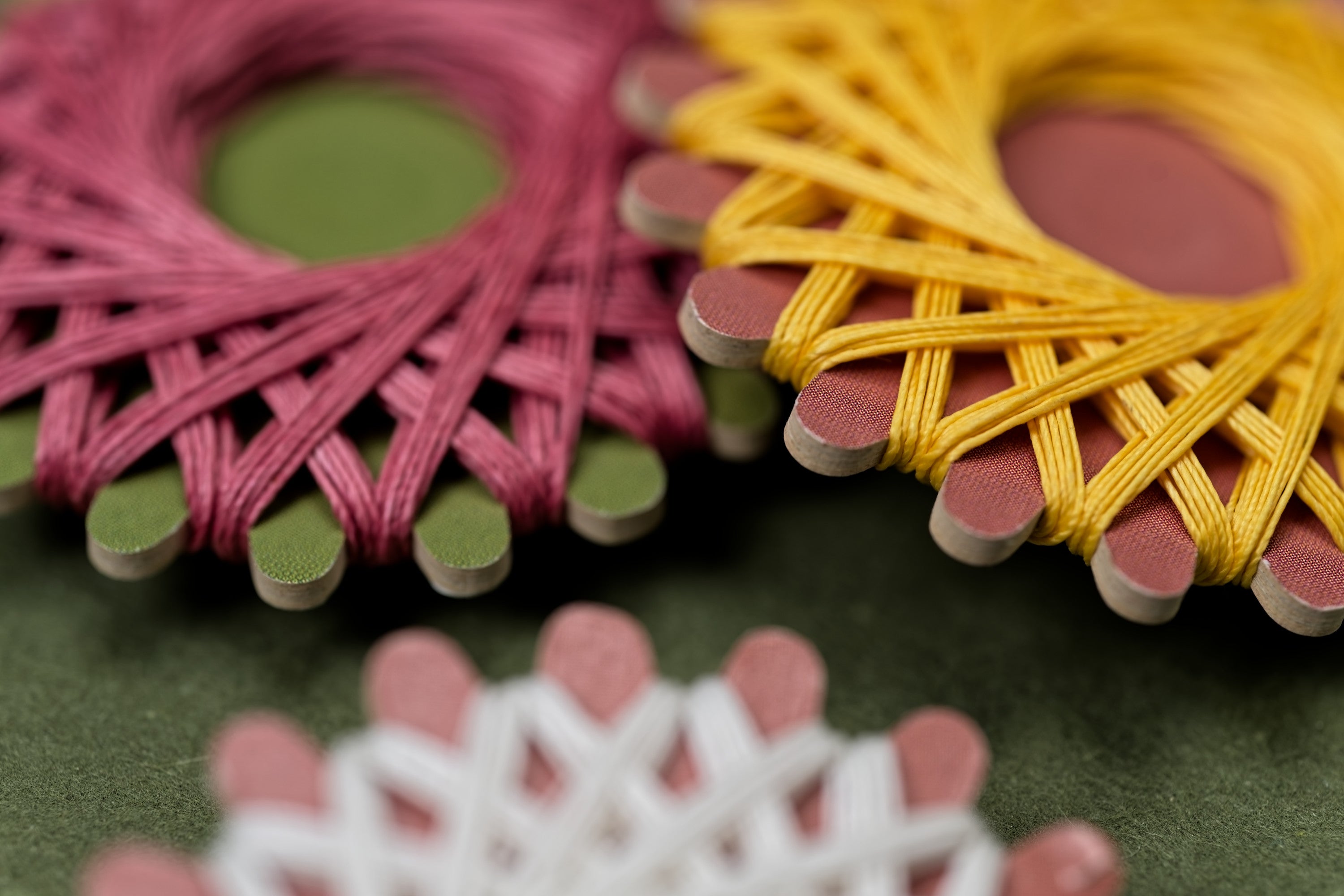 Waxed Linen Thread, 20 m Star Card