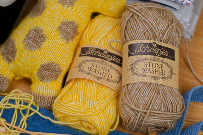 Ziggy Giraffe Amigurumi Kit (Knitting)