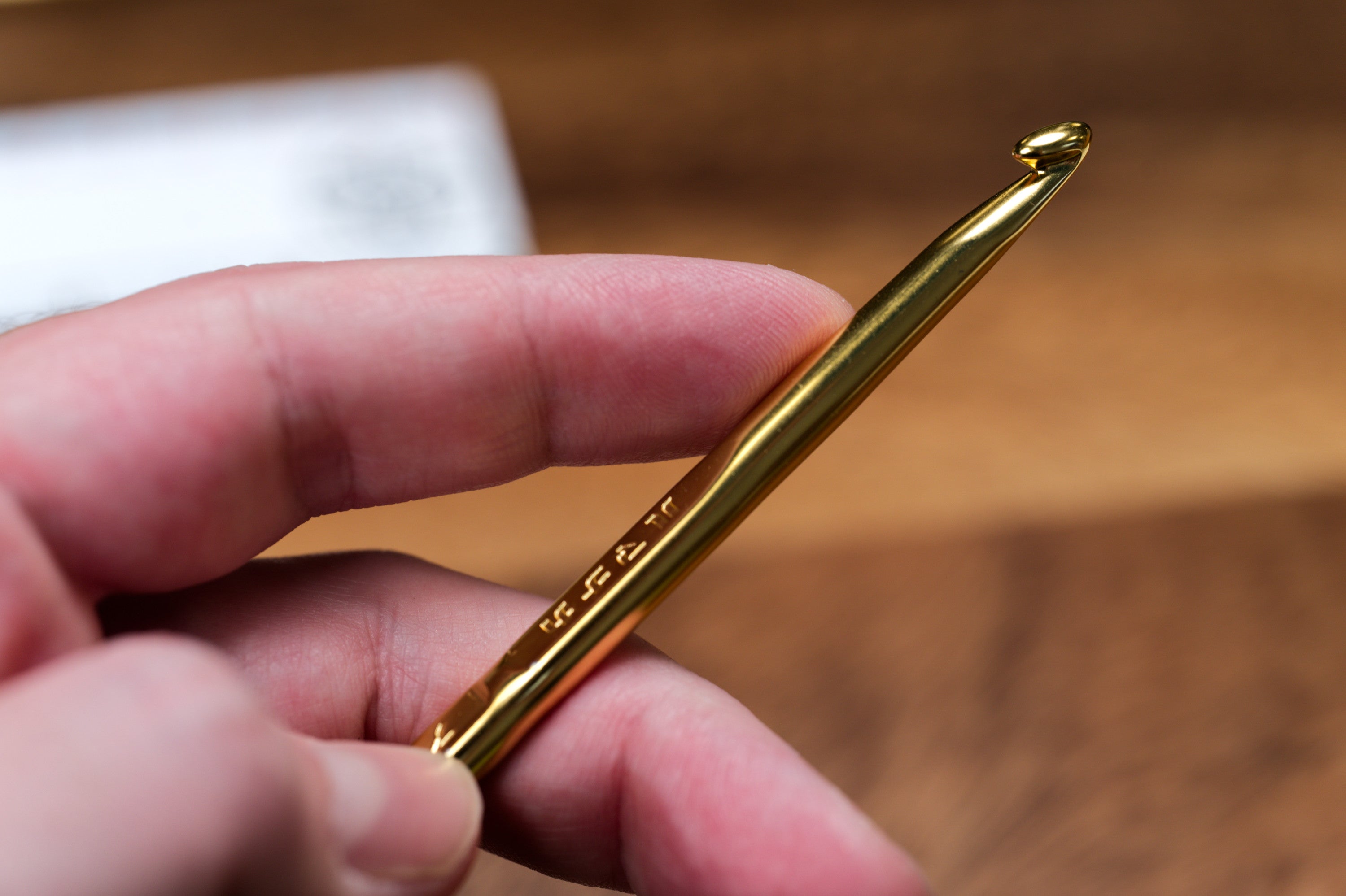 Double-Ended Crochet Hook, Glossy Gold – St. Louis Art Supply