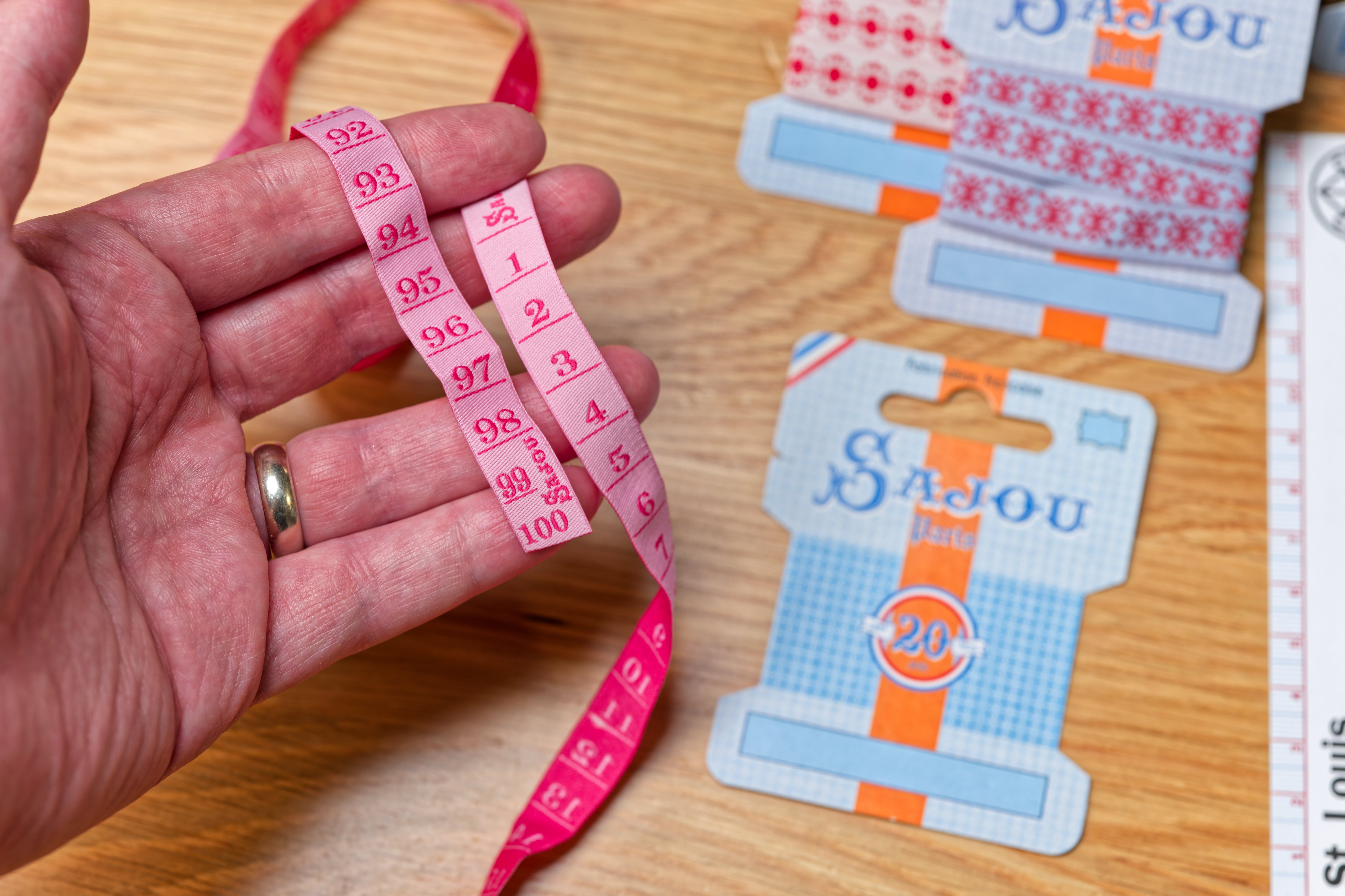 Saint-Étienne Woven Ribbon, Red Ball