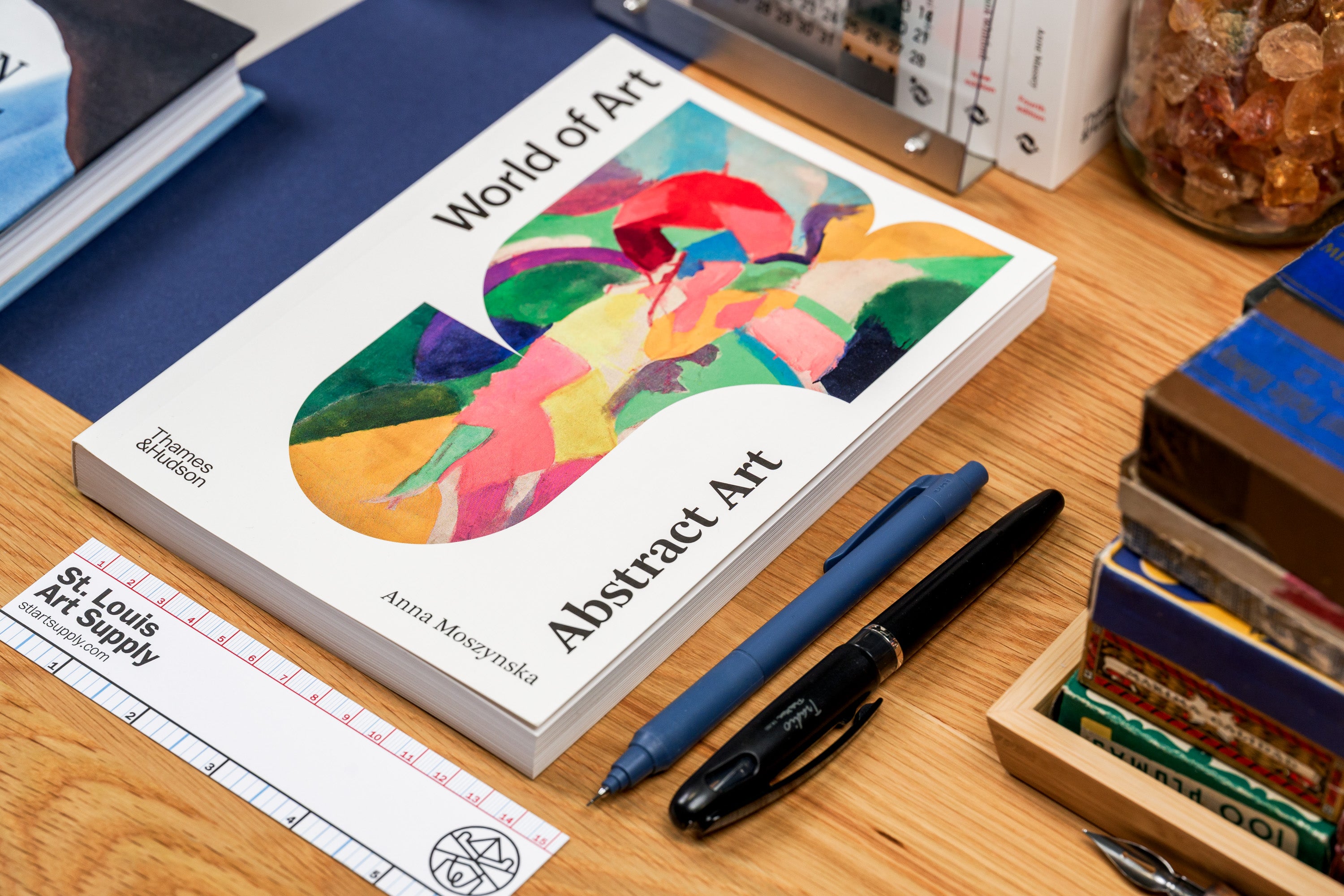 Abstract Art (World of Art)