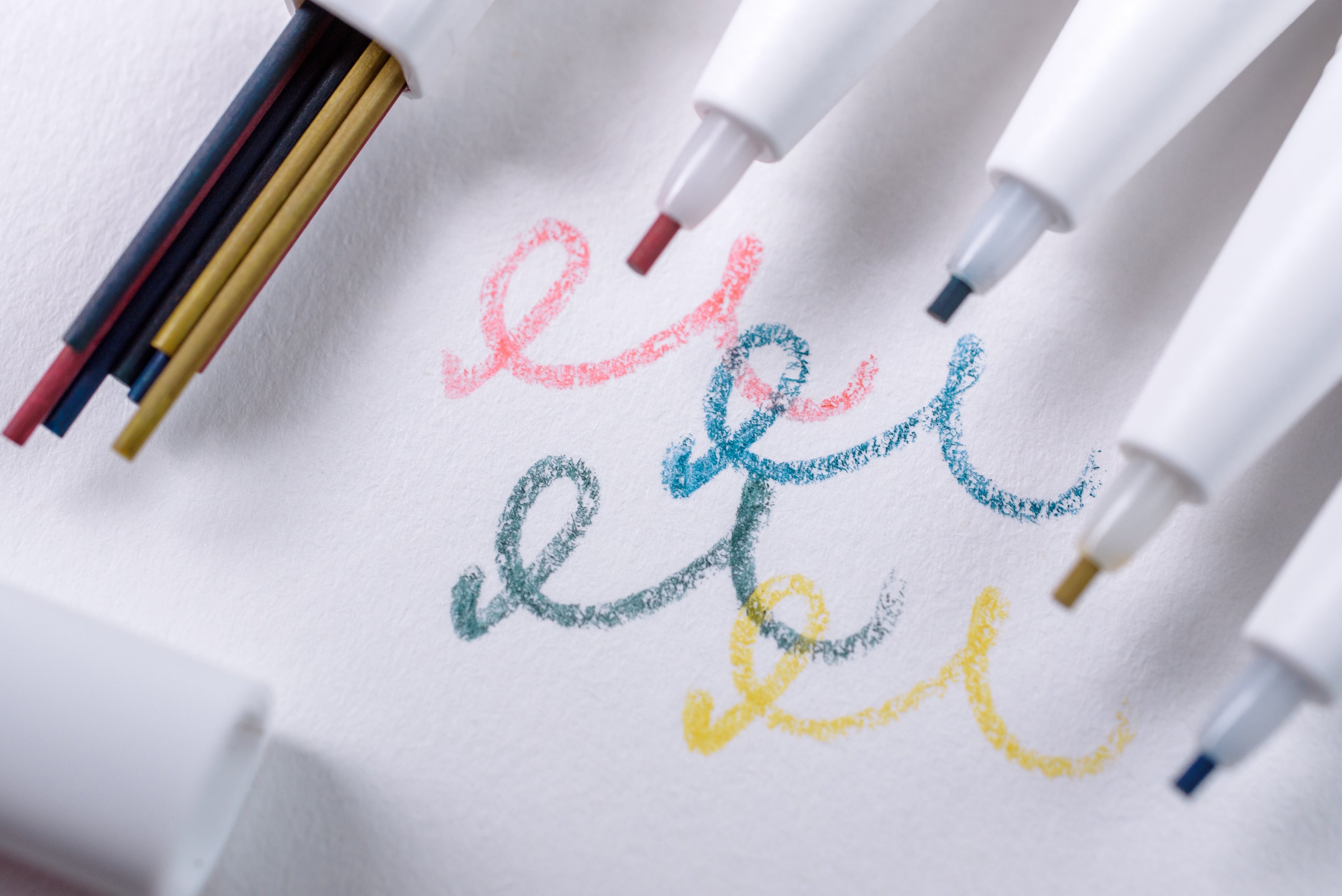 Coffret Uni-ball EMOTT - 16 Feutres Pointe Fine 0.4 Mm + Carnet De Coloriage Relaxant - Pour Dessin, Scrapbooking, Journal Créatif