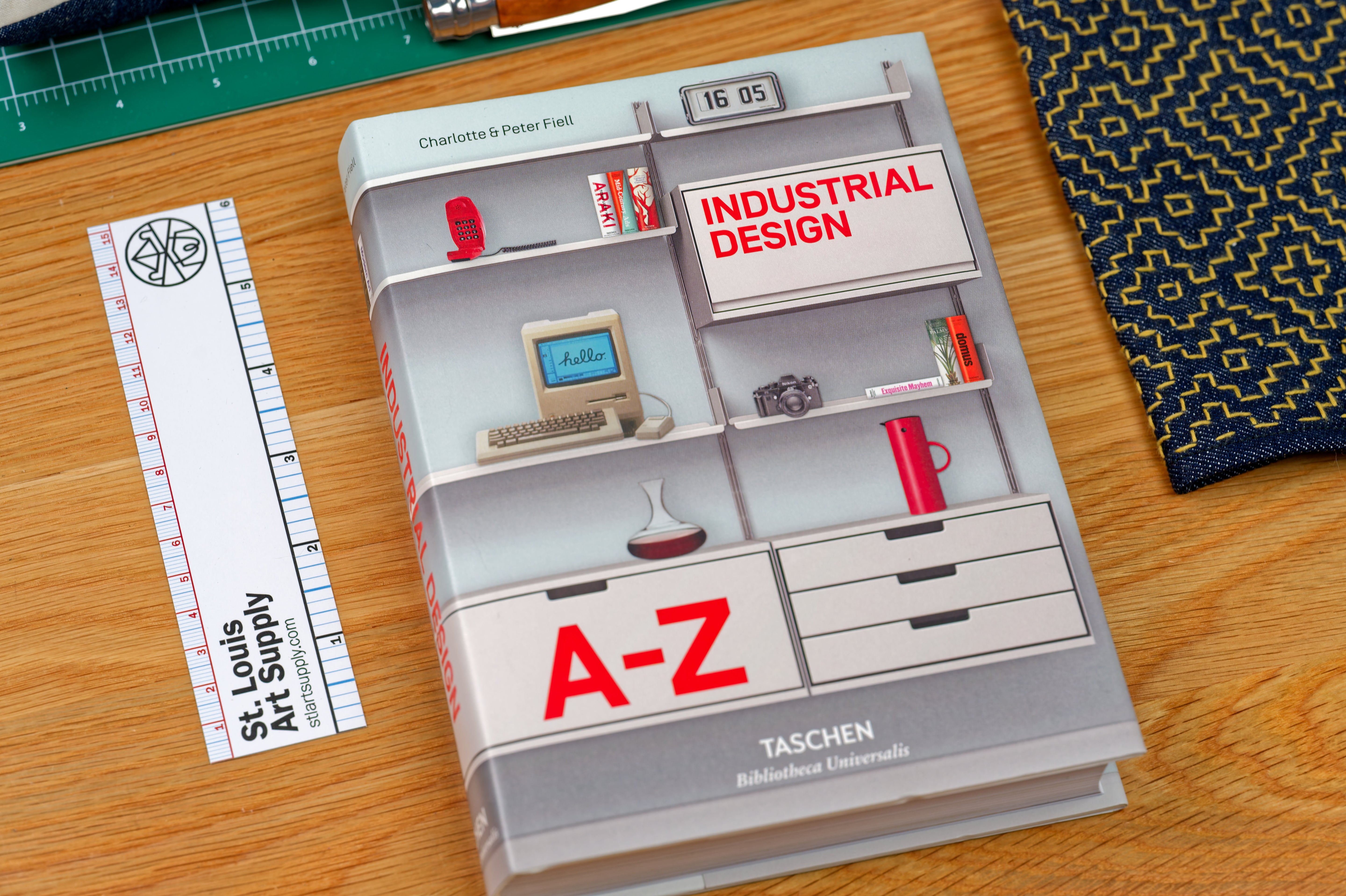 Industrial Design A-Z (Bibliotheca Universalis)