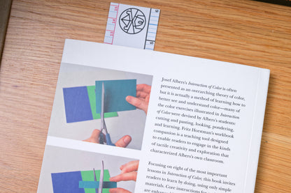 Interacting with Color: A Practical Guide to Albers' Color Experiments