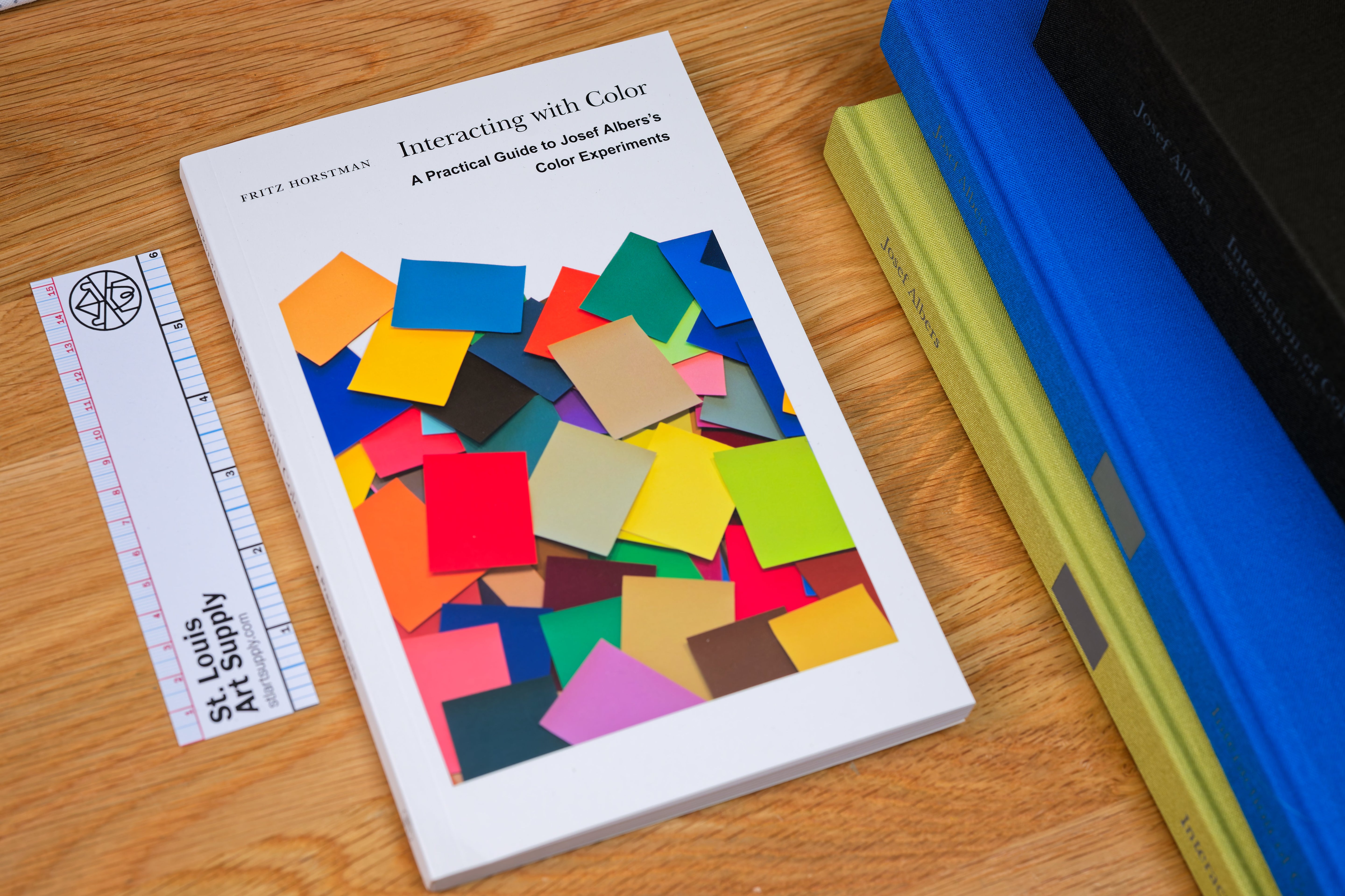Interacting with Color: A Practical Guide to Albers' Color Experiments