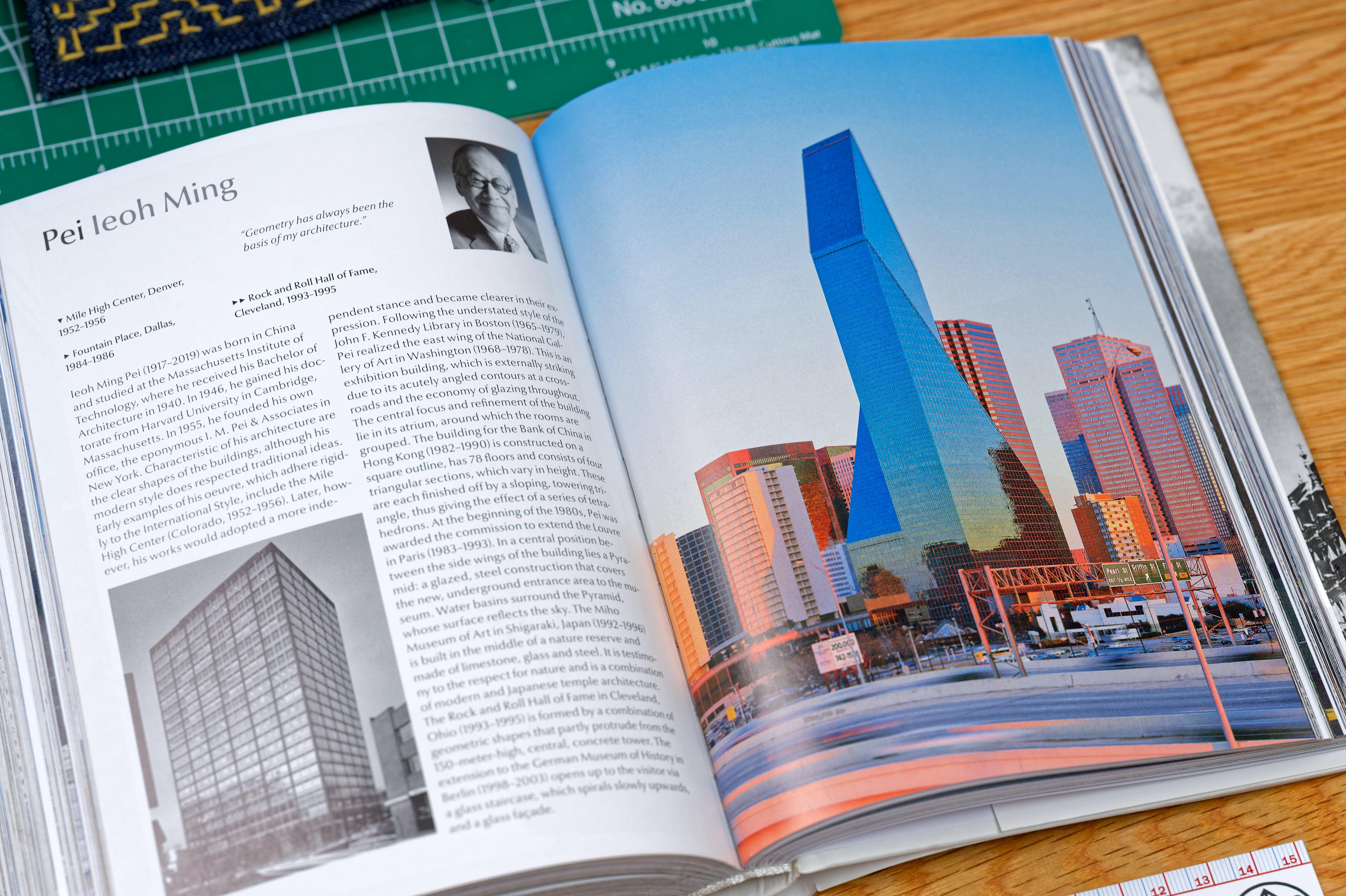 Modern Architecture A-Z (Bibliotheca Universalis) – St. Louis Art